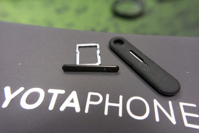 YotaPhone 2
